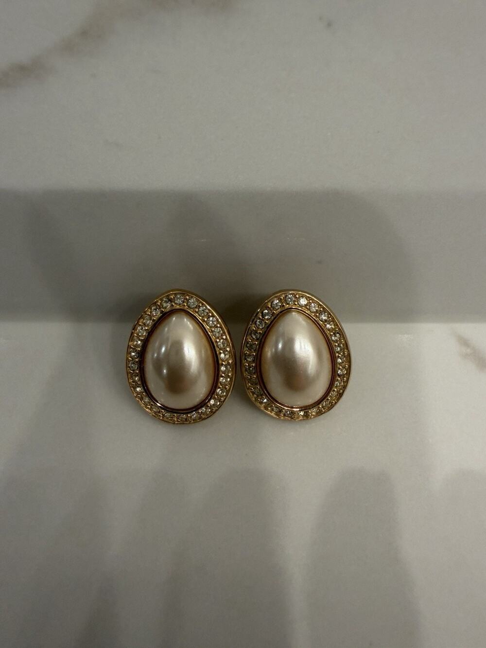 Vintage Napier Pearlized Teardrop Rhinestone Gold Tone Screw Back Earrings